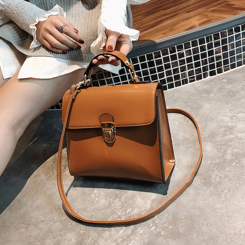 2023 Women's Bag New Korean Style Fashionable Retro Oil Leather Mortise Lock Small Handbags Simple Shoulder Messenger Bag