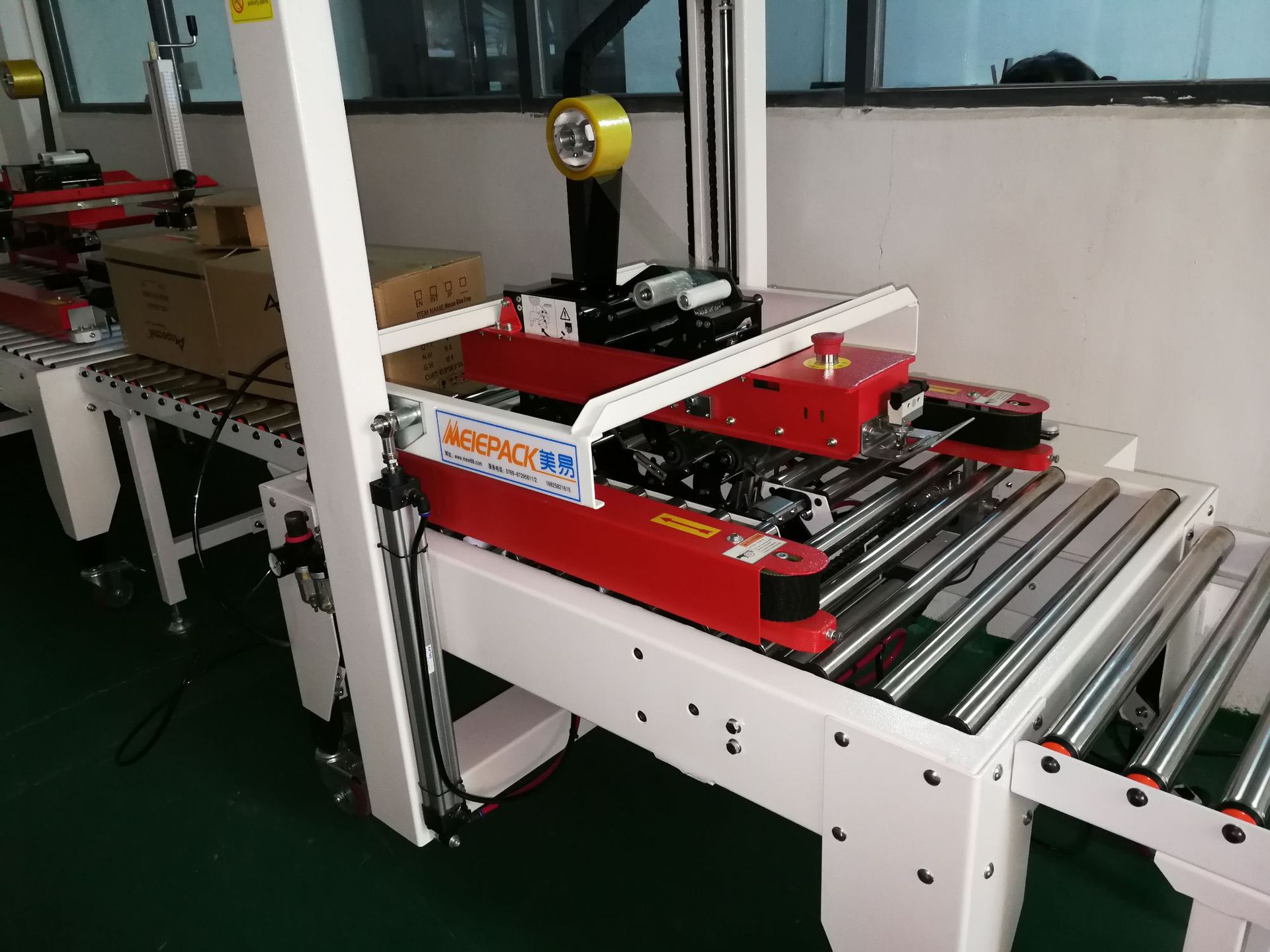 全自动封箱机一字型透明胶带包装机封纸包机自动识别调节纸箱大小