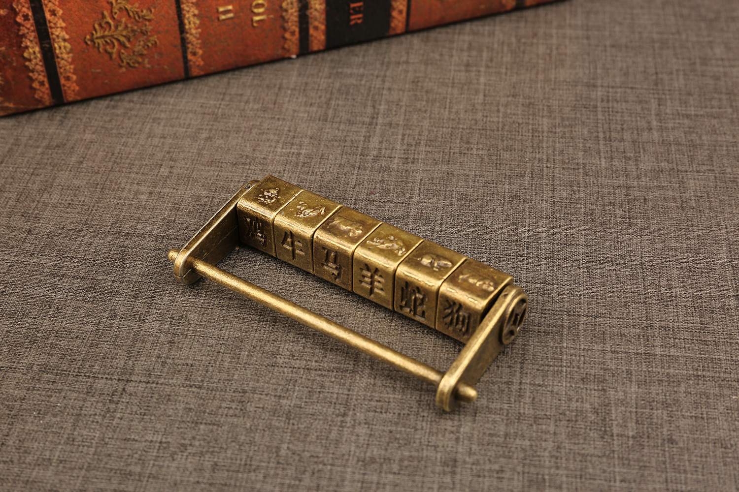 大号汉字生肖密码锁 仿古横开锁头 做旧横开复古铜锁老式古锁批发