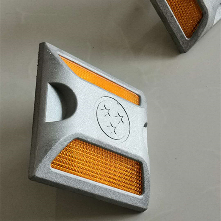 铸铝反光道钉突凸起反光路标高速公路反光道钉安全反光减速道钉