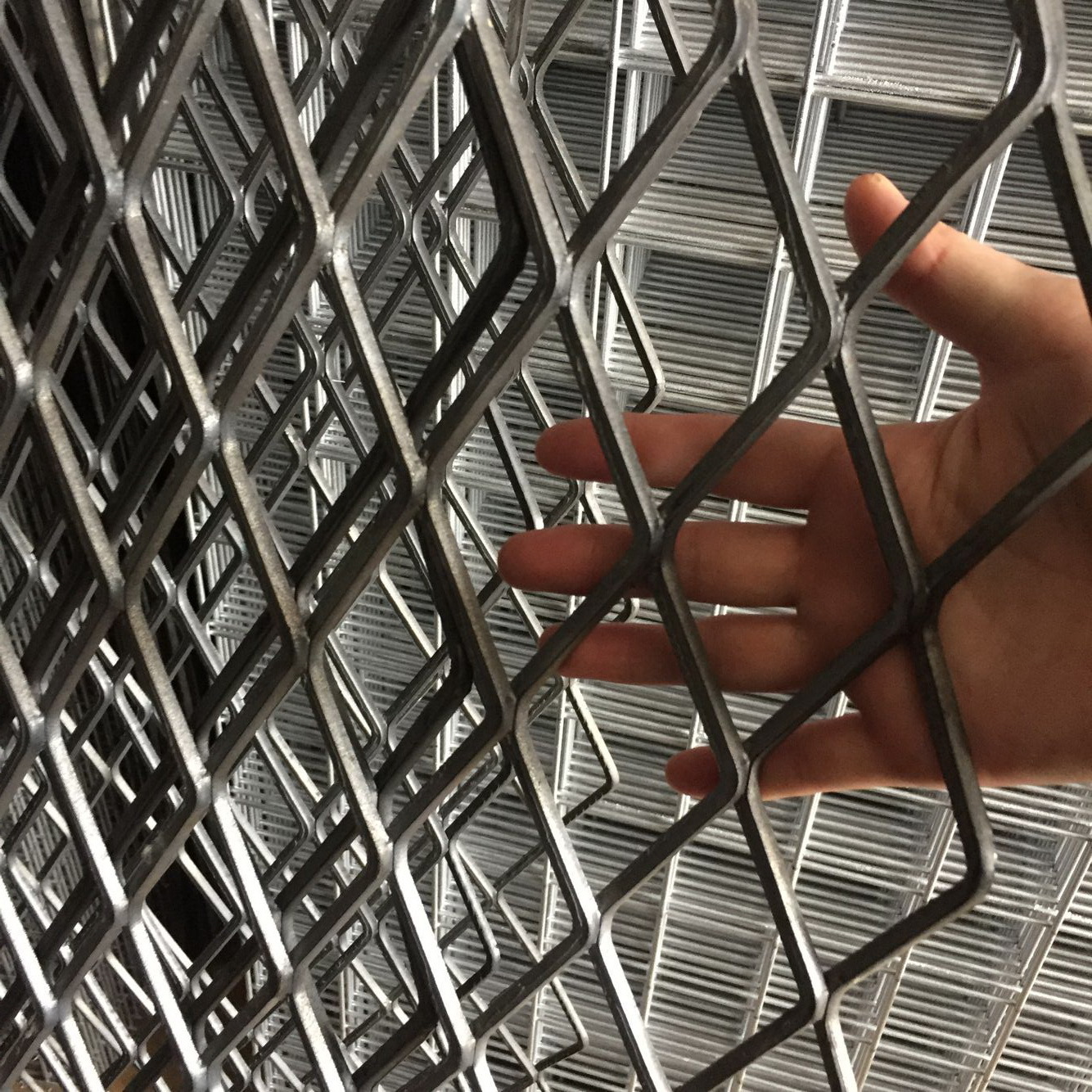 供应东莞樟木头惠州大钢板网重型钢板网冲压拉伸网菱形孔厂家直销