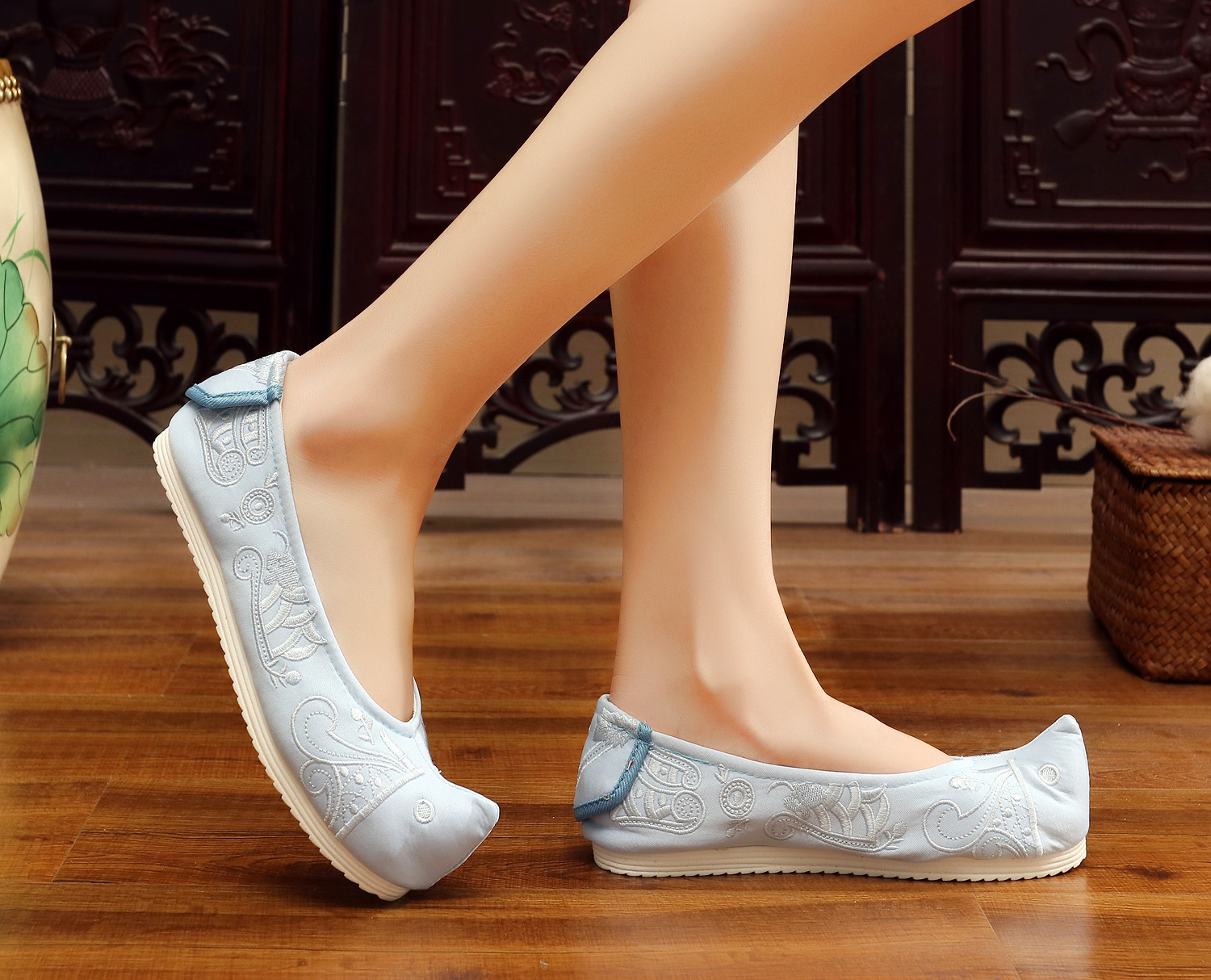 锦鱼2018春秋汉服宫鞋翘头鞋刺绣绣花鞋女民族风布鞋