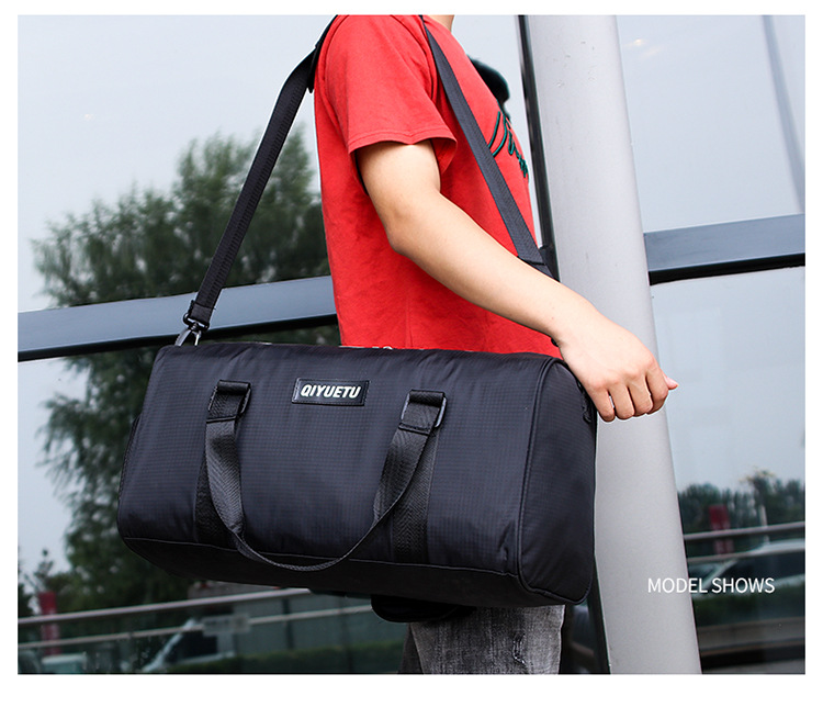 新款时尚运动健身包轻便防水手提旅行包男女单肩行李大包独立鞋位