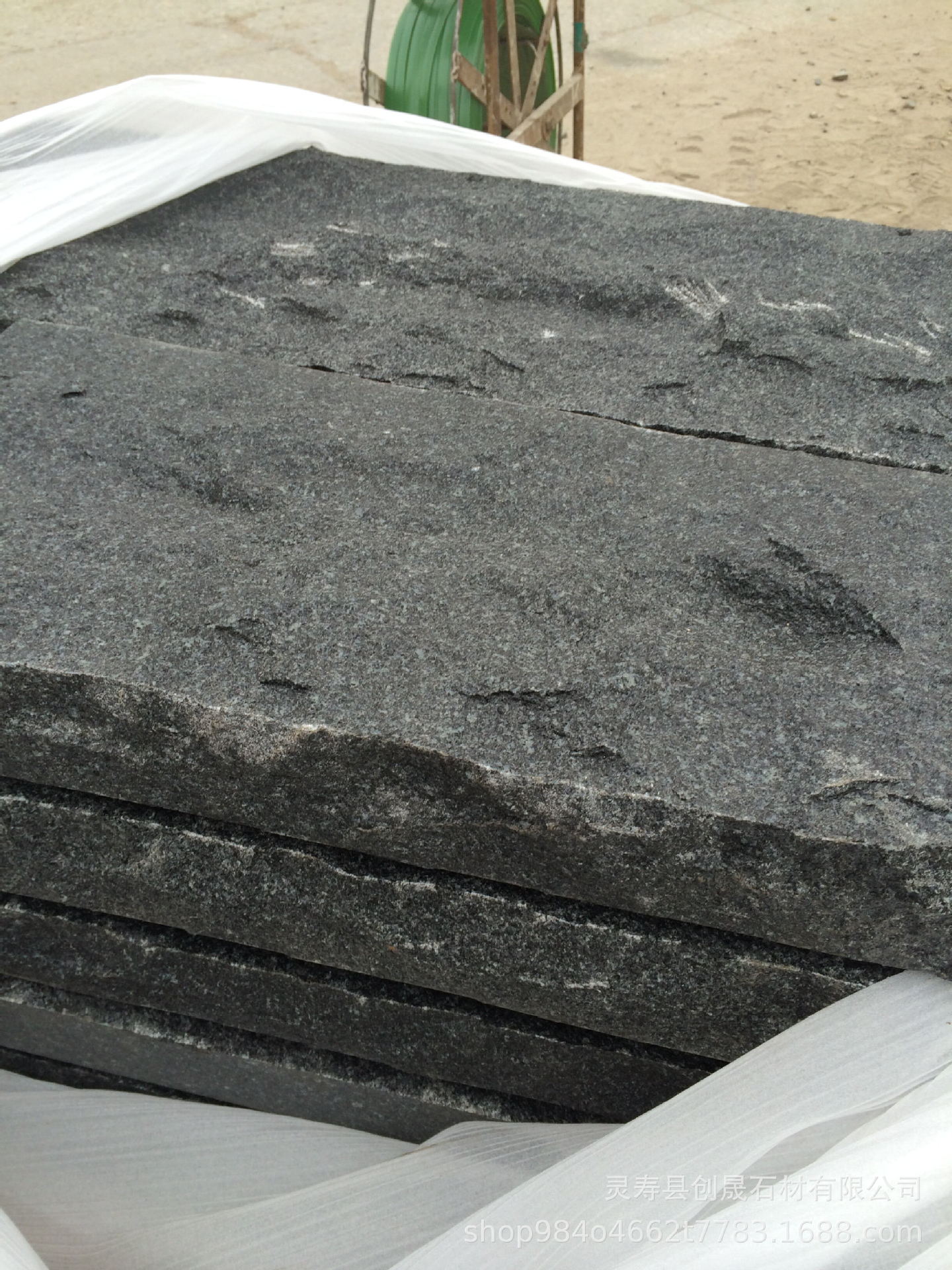 河北黑花岗岩石材 河北黑地铺石 厂家定制加工异形路缘石 中国黑