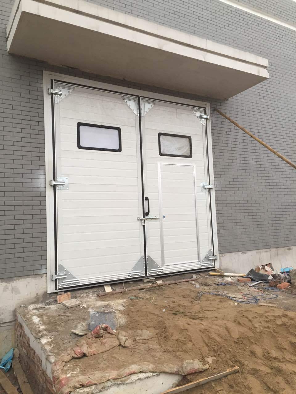 工程实景图 保温钢大门 平开钢大门 钢质保温门 钢制平开保温门