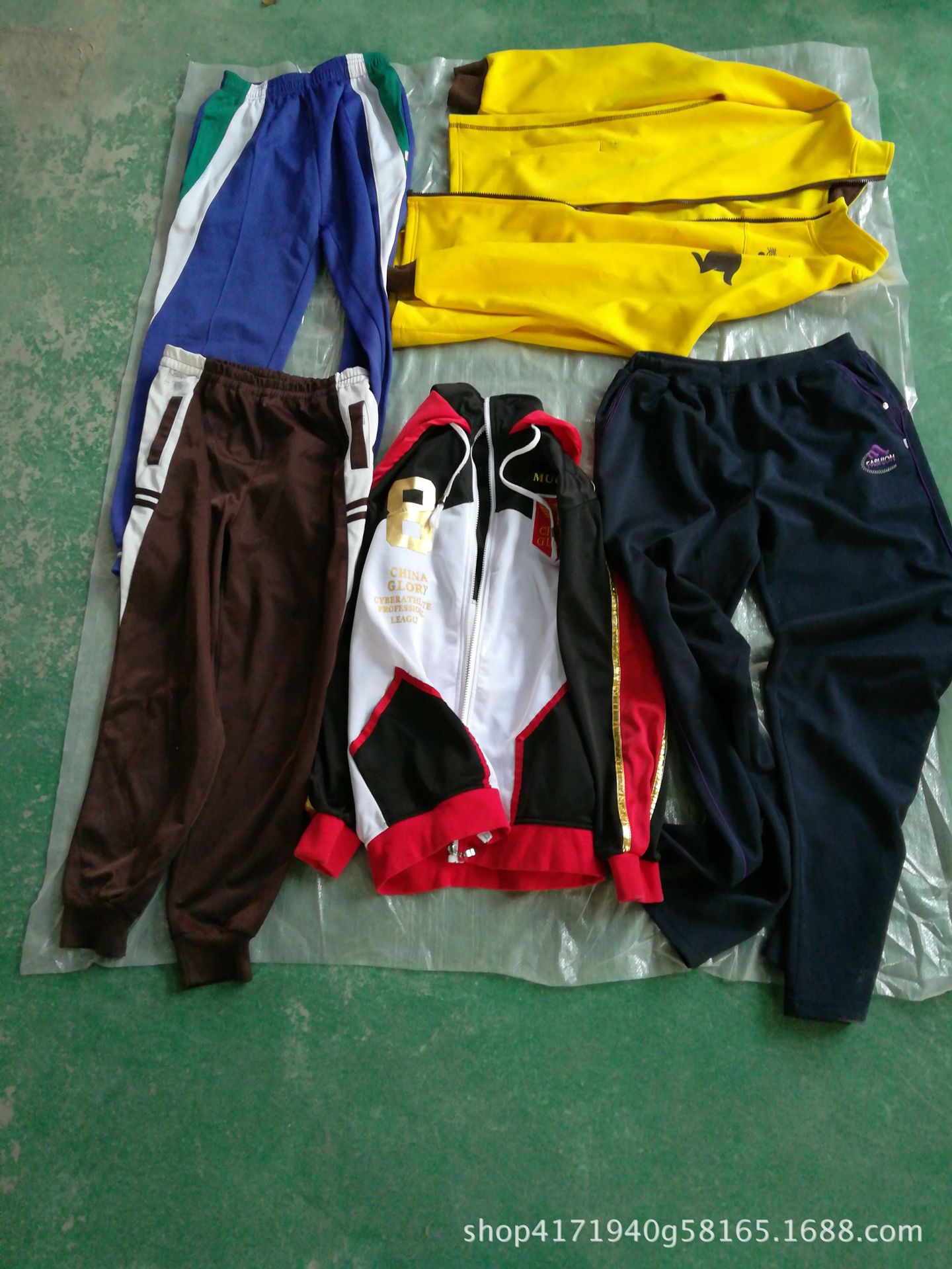 二手衣服工厂供应大量库存尼龙运动服