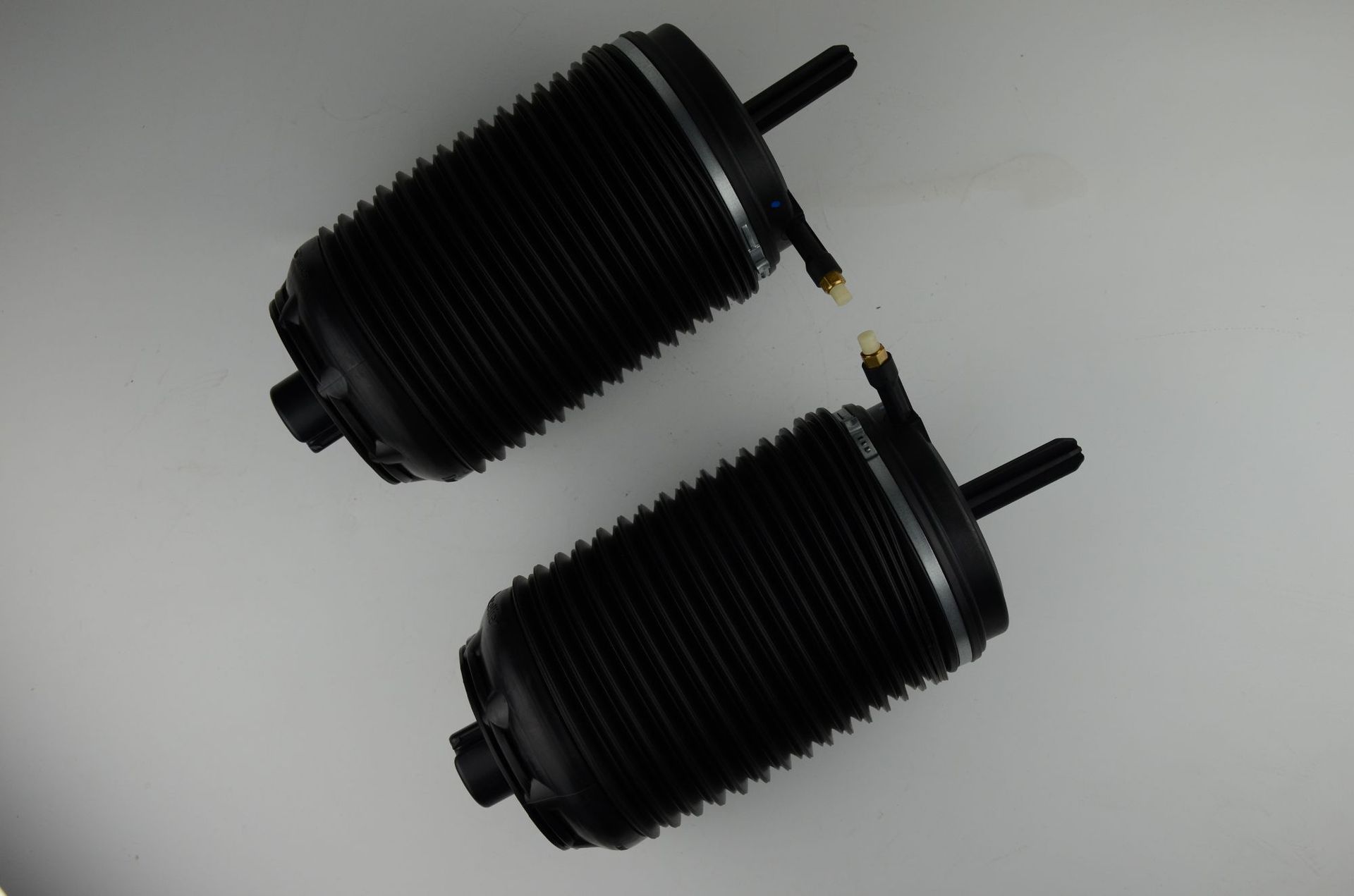 适用于保时捷macan 95b616001b95b616002b后空气减振后气包