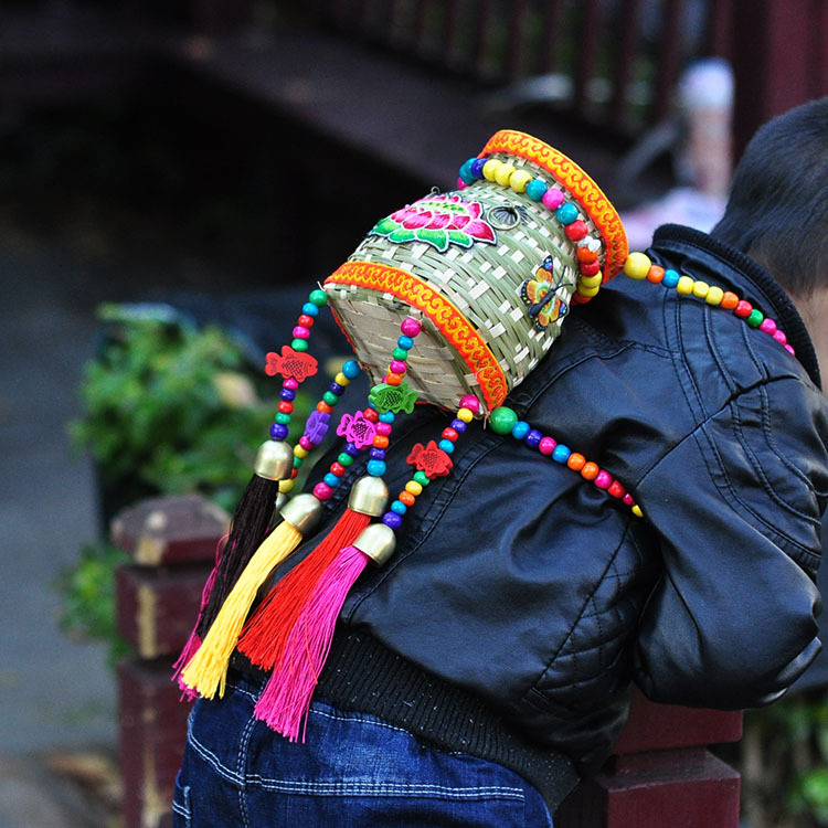 云南丽江儿童手工竹编鱼篓流苏背篓小孩子旅游休闲竹背篓景区热卖