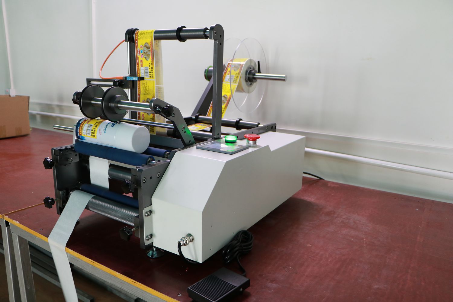 半自动圆瓶贴标机厂家直销