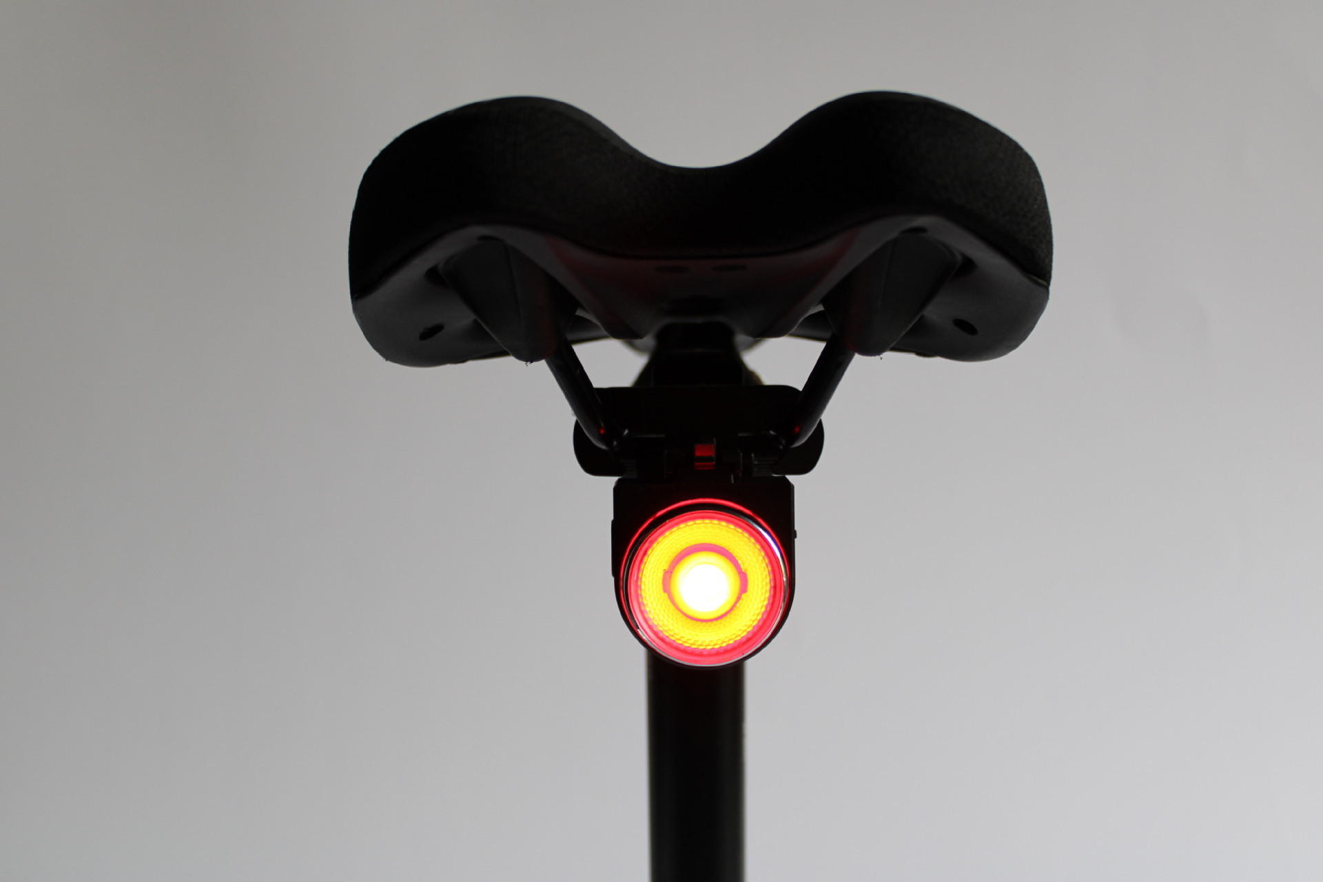 自行车尾灯usb快充炫彩夜骑公路车夜行山地车灯安全警示灯夜骑