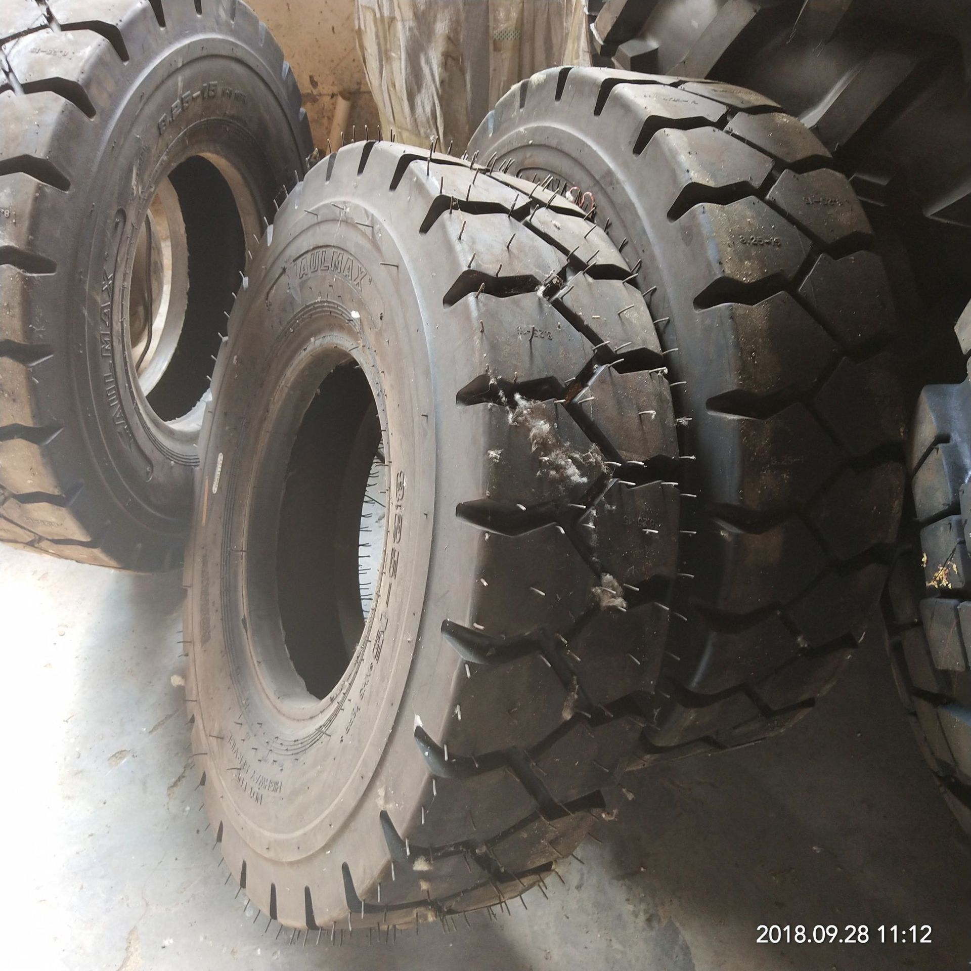 25-15 工程机械实心轮胎 825-15 实心叉车轮胎