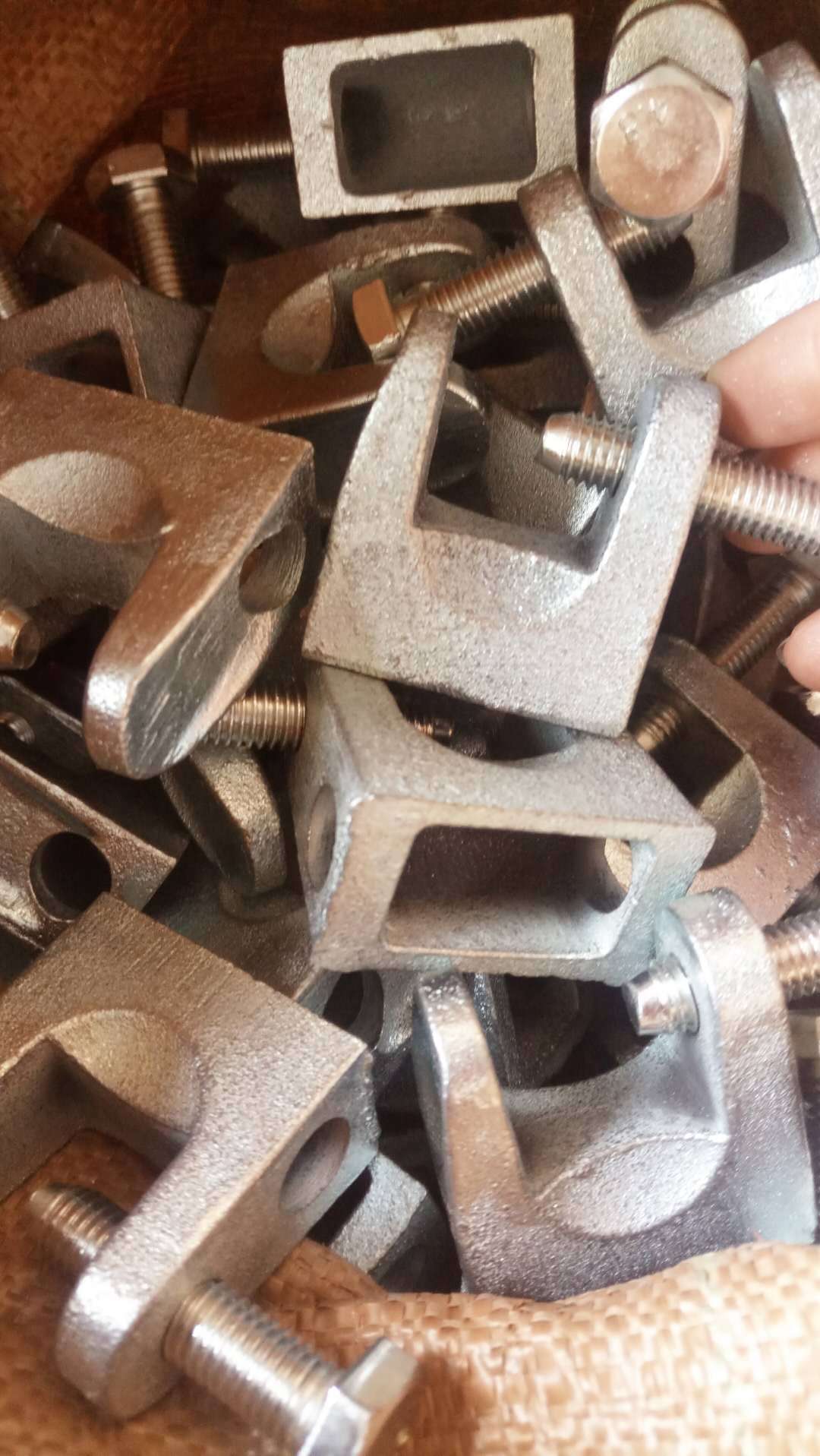 大量批发直销铸铁老虎卡 虎口卡 铁皮老虎卡 c型钢挂钩