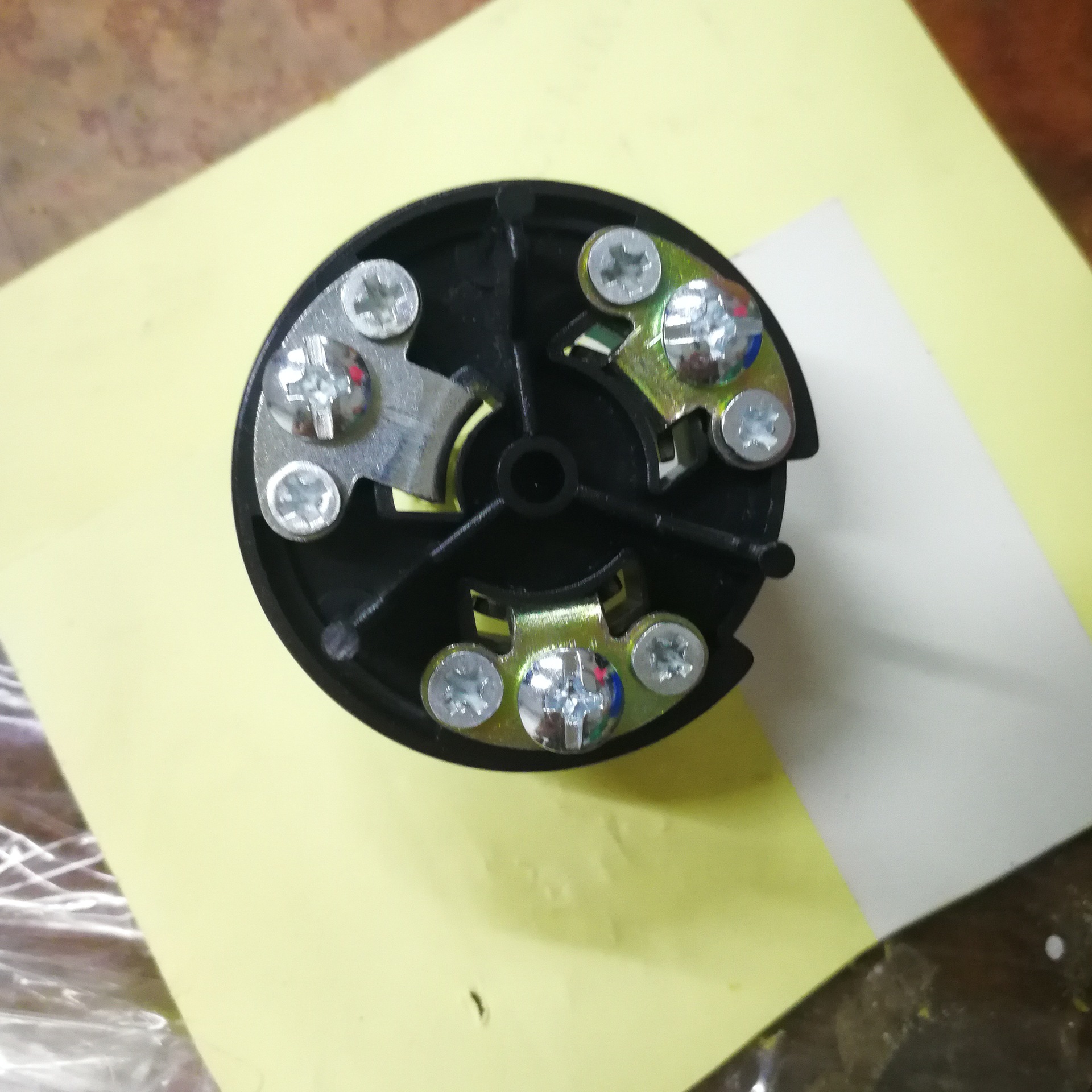 厂家直销尼日利亚电源插头 非洲三极性插脚pvc铁装配式插头