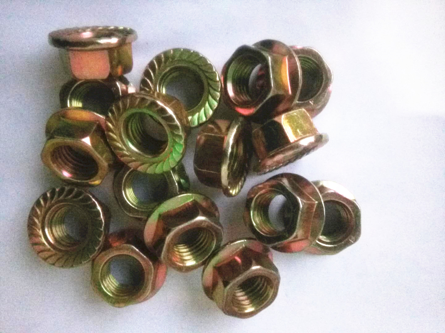 现货处理m20六角法兰螺母 gb6177彩锌法兰母 带垫带齿螺母防滑