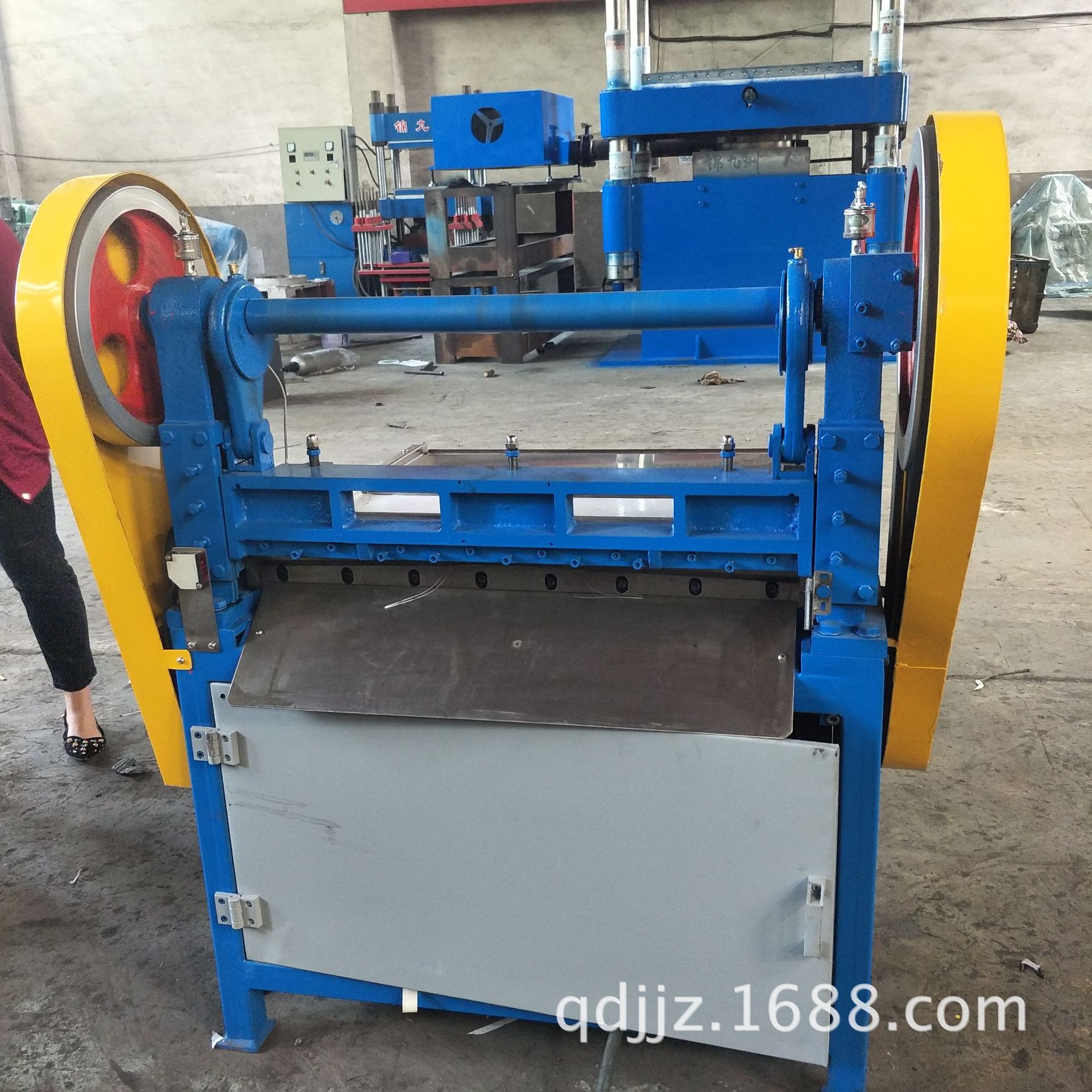 全自动数控橡胶剪切机800型胶条裁断机立式橡胶切条机