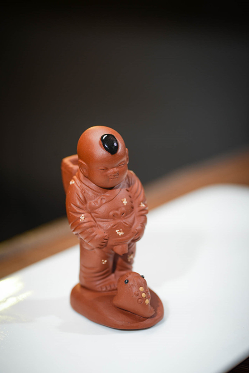 创意宜兴紫砂茶宠撒尿娃娃童子箩筐金蟾人物茶具摆件雕塑批发