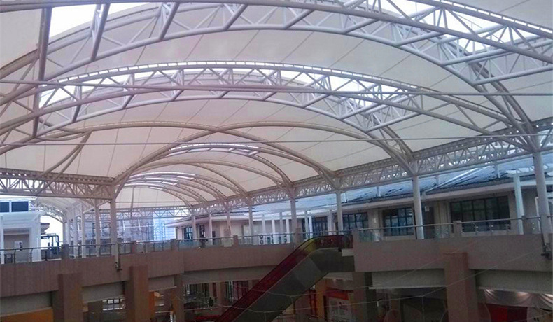 安装大型商场钢膜结构屋顶商务楼张拉膜天井安装工厂膜结构房顶