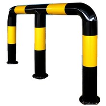 厂家定制异型钢管防撞柱护栏 黄黑烤漆挡车器 加油站钢质防撞杆