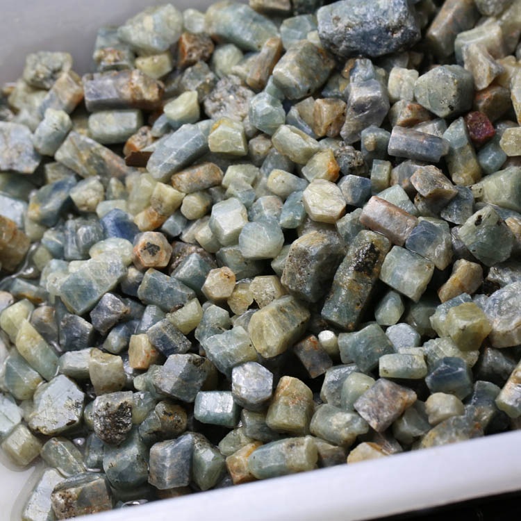 天然蓝刚玉原石原矿无处理优化蓝宝石毛料可直接加工矿物教学标本