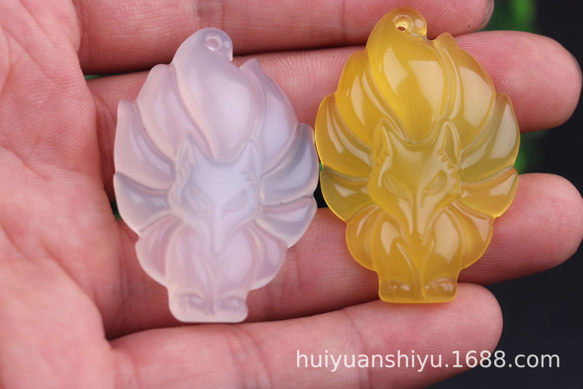 冰种玉髓九尾狐吊坠玉石玉器聪明伶俐玛瑙狐狸挂件直播款货源批发