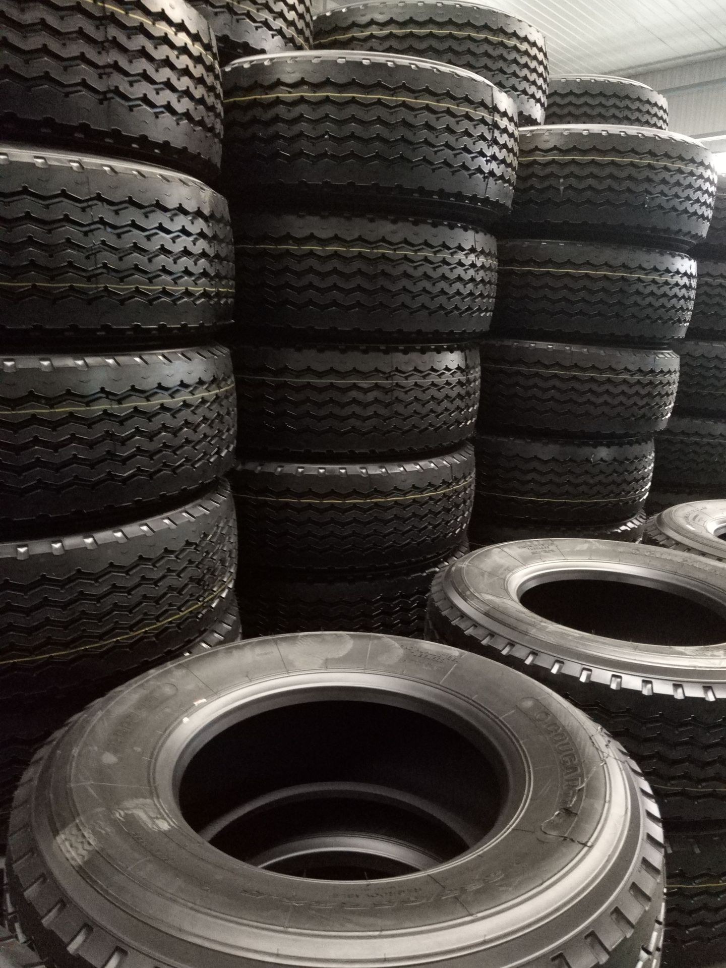 11r225真空全钢子午线卡车轮胎可出口三包质量