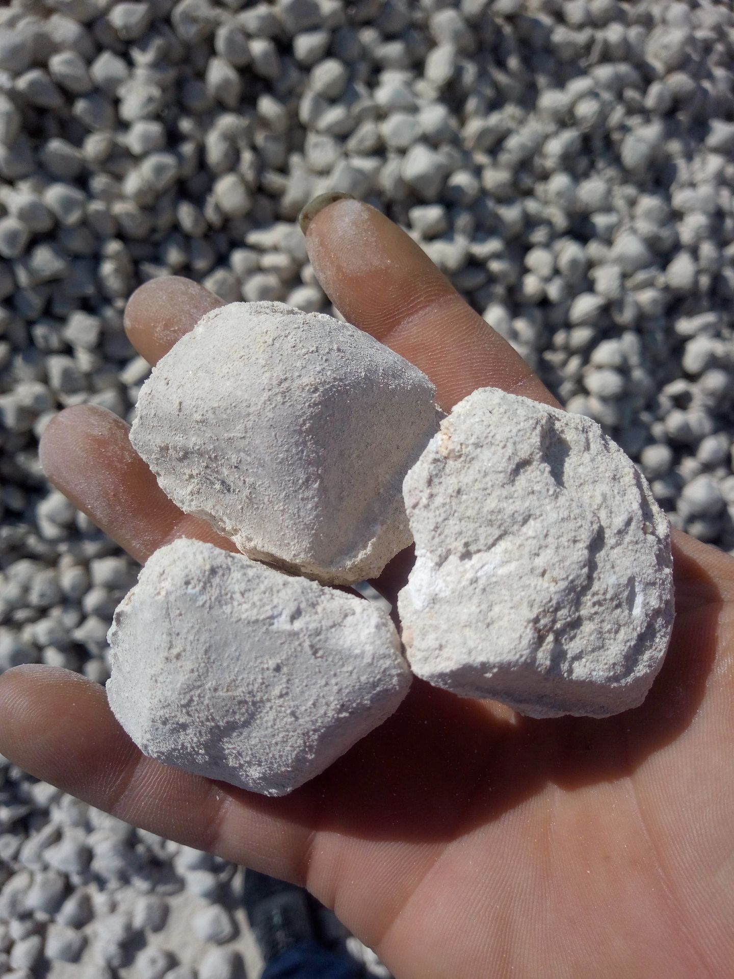 厂家批发工业级高纯度氧化镁优质轻烧氧化镁球轻烧镁球量大优惠