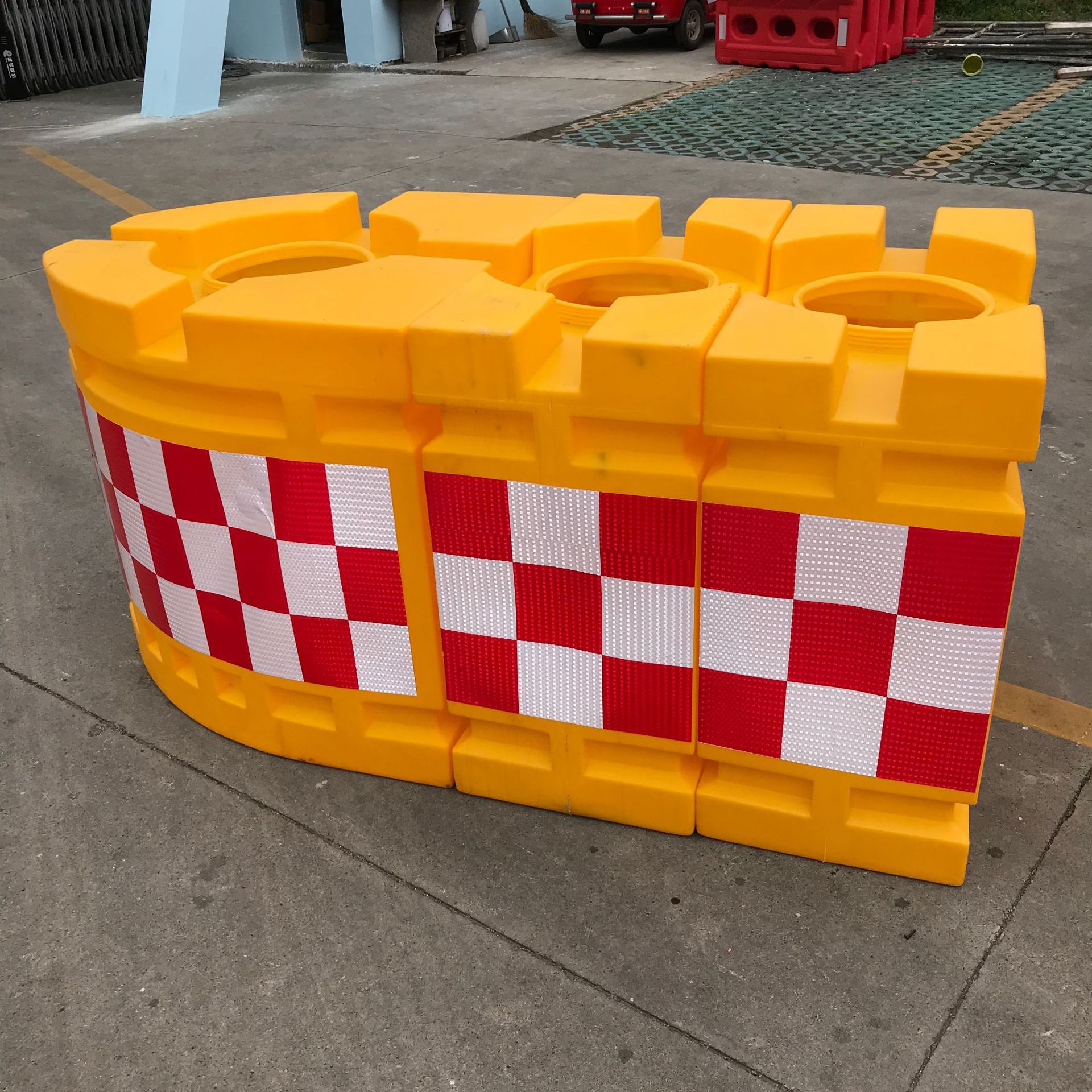 高速船型防撞桶 收费站反光防撞桶 高速防撞设施 三联组防撞桶