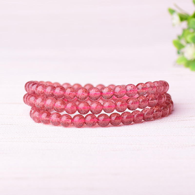 而内里星星点点的天然沉淀物双像草莓上的果籽一般,草莓晶因而得名