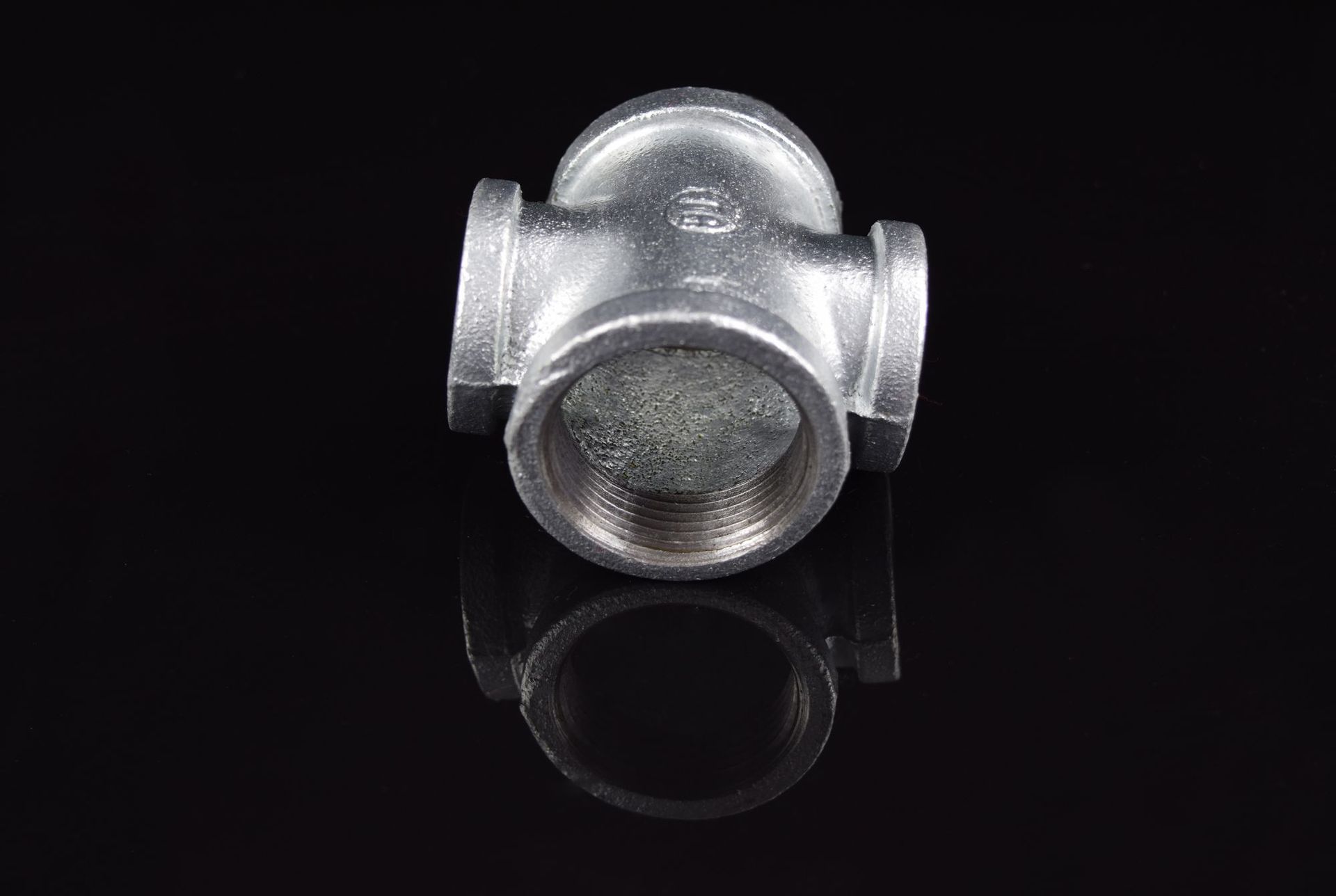 厂家销售 dn15-100同经异径四通 玛钢管件 镀锌铸铁丝接消防管件