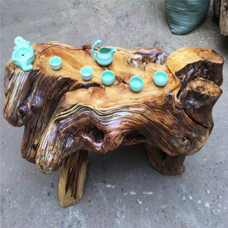 相较于其他古典家具用料而言, 崖柏自然脚茶台更像是标杆.