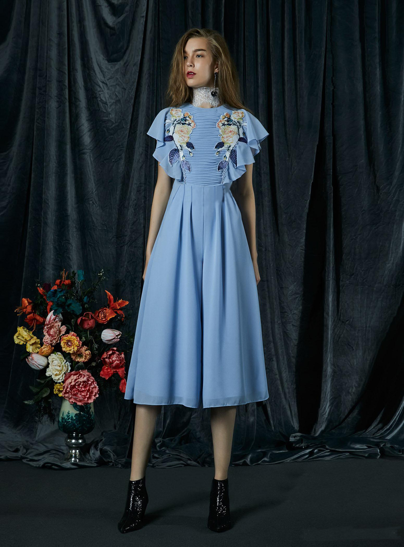 欧美风18春夏季外贸女装 圆领荷叶袖压褶刺绣蓝色中长款气质裙女