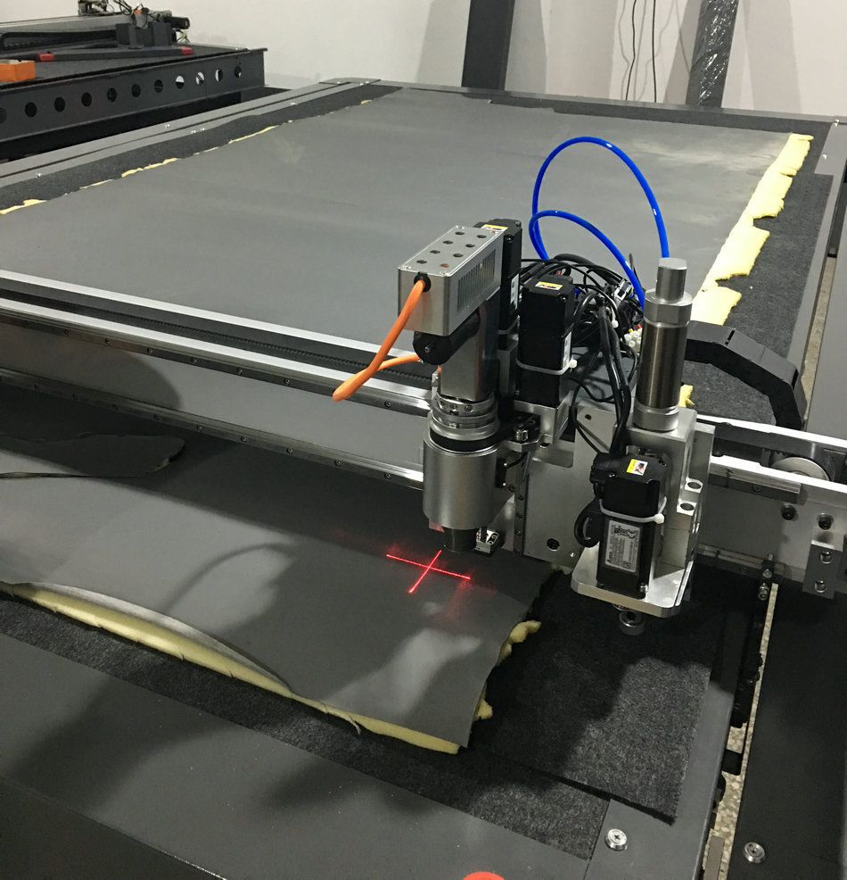 震动刀切割机 电脑数控真皮汽车丝圈脚垫复合材料切割机 厂家直销