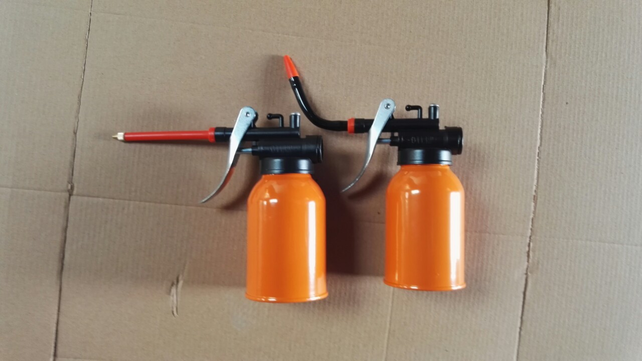 批发高压铁油壶250m塑料软管耐摔铜尖嘴注油器加油壶机油枪机油壶