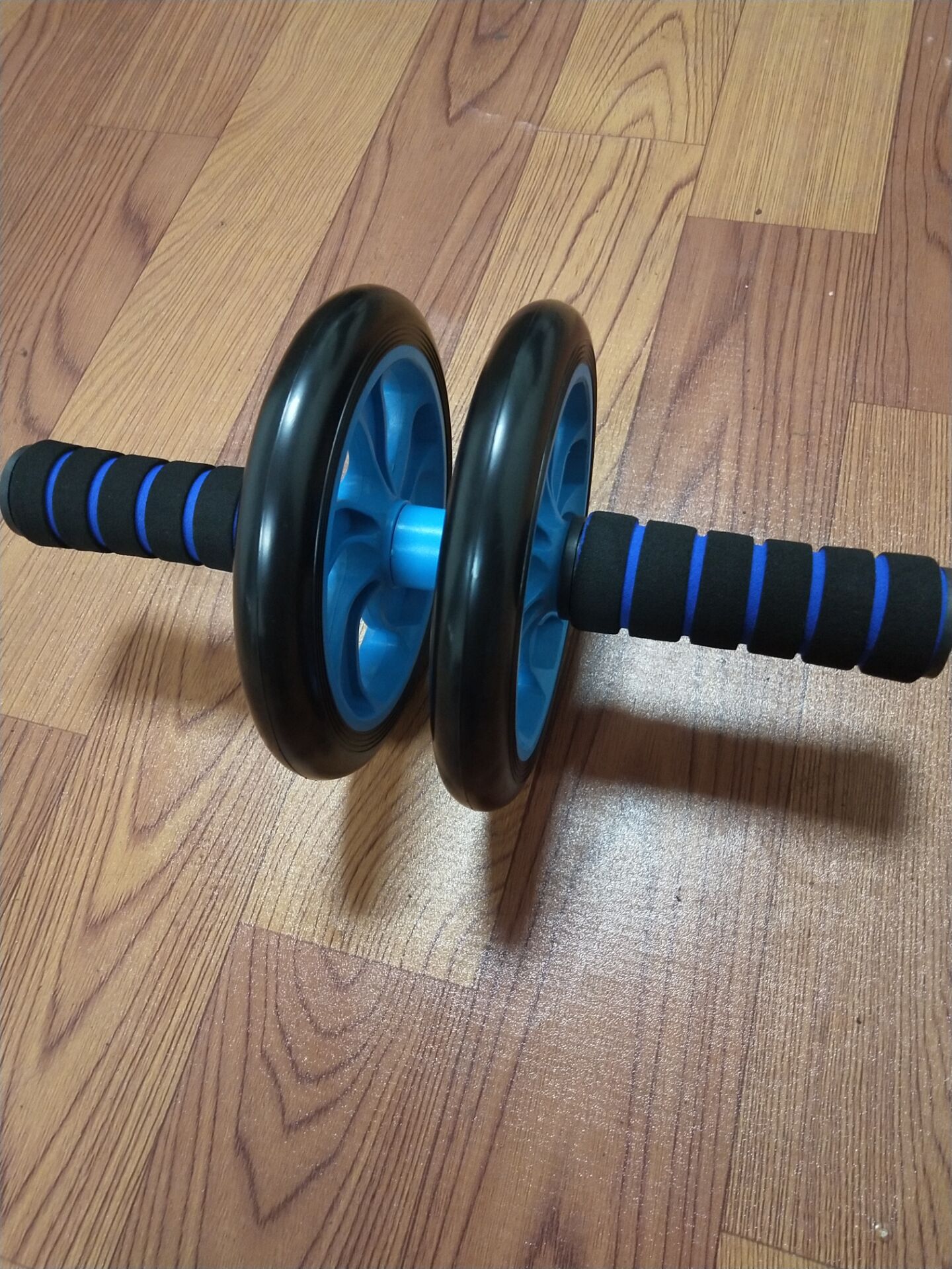 厂家直销腹部滚轮健身器材家用收腹肌轮双轮健腹轮静音健腹器