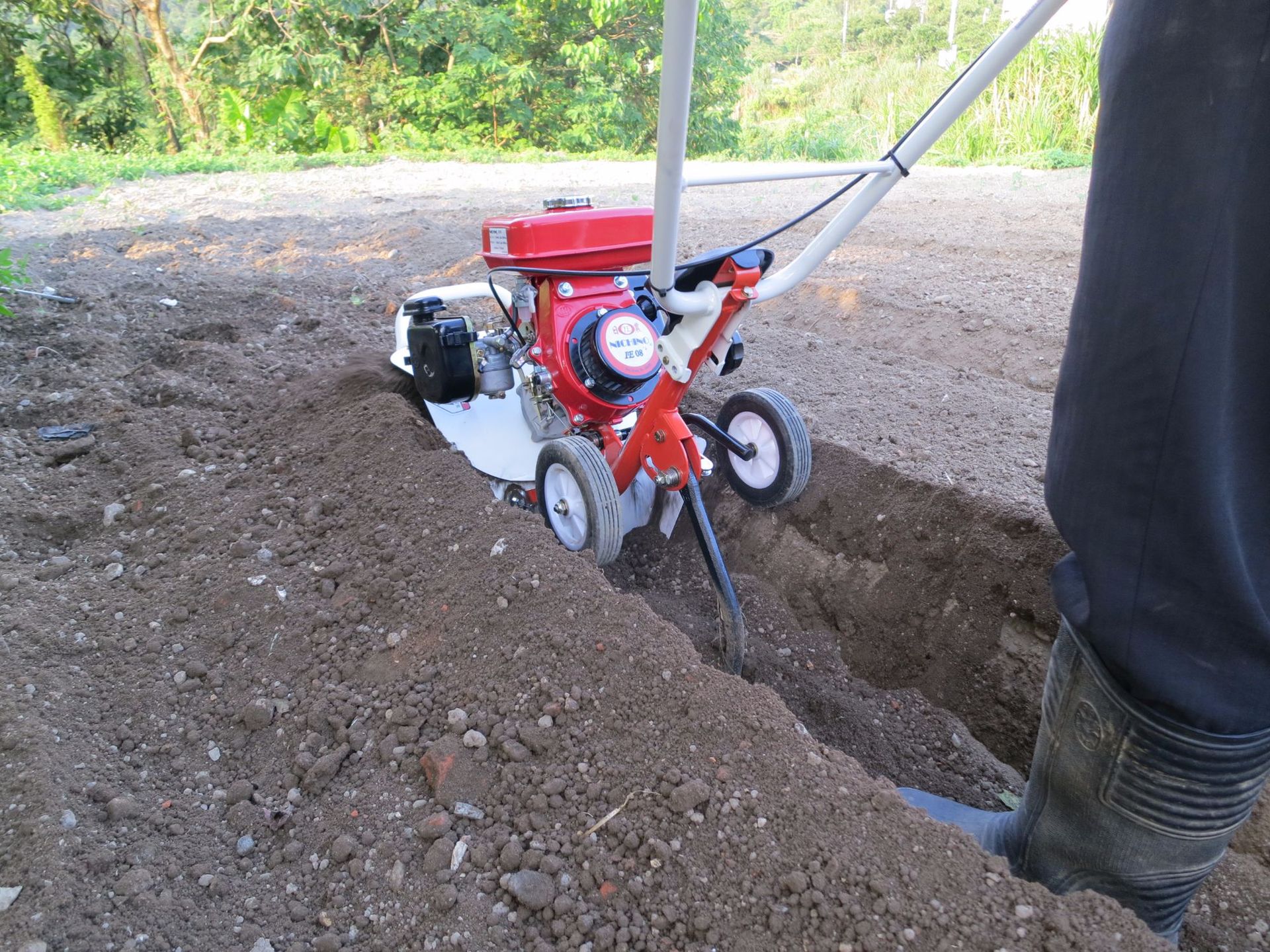 折叠式中耕松土机