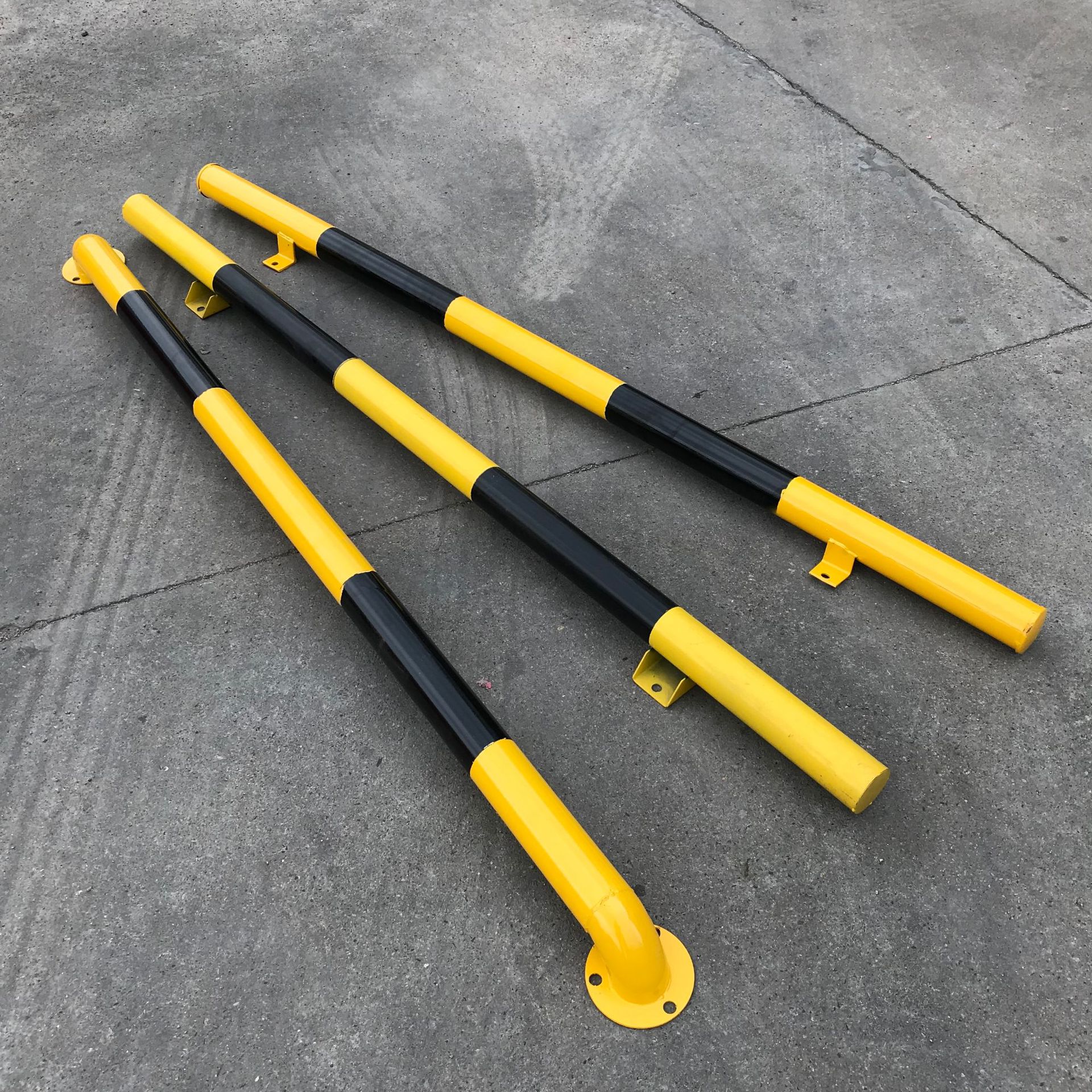 停车车轮挡钢管定位器车轮止退器法兰槽钢角铁底座2000*76*2mm