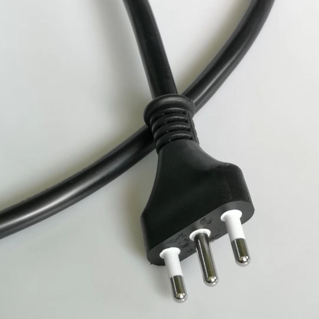 厂家供应三芯16a意大利电源线,16a插头电源线,品字尾梅花尾.