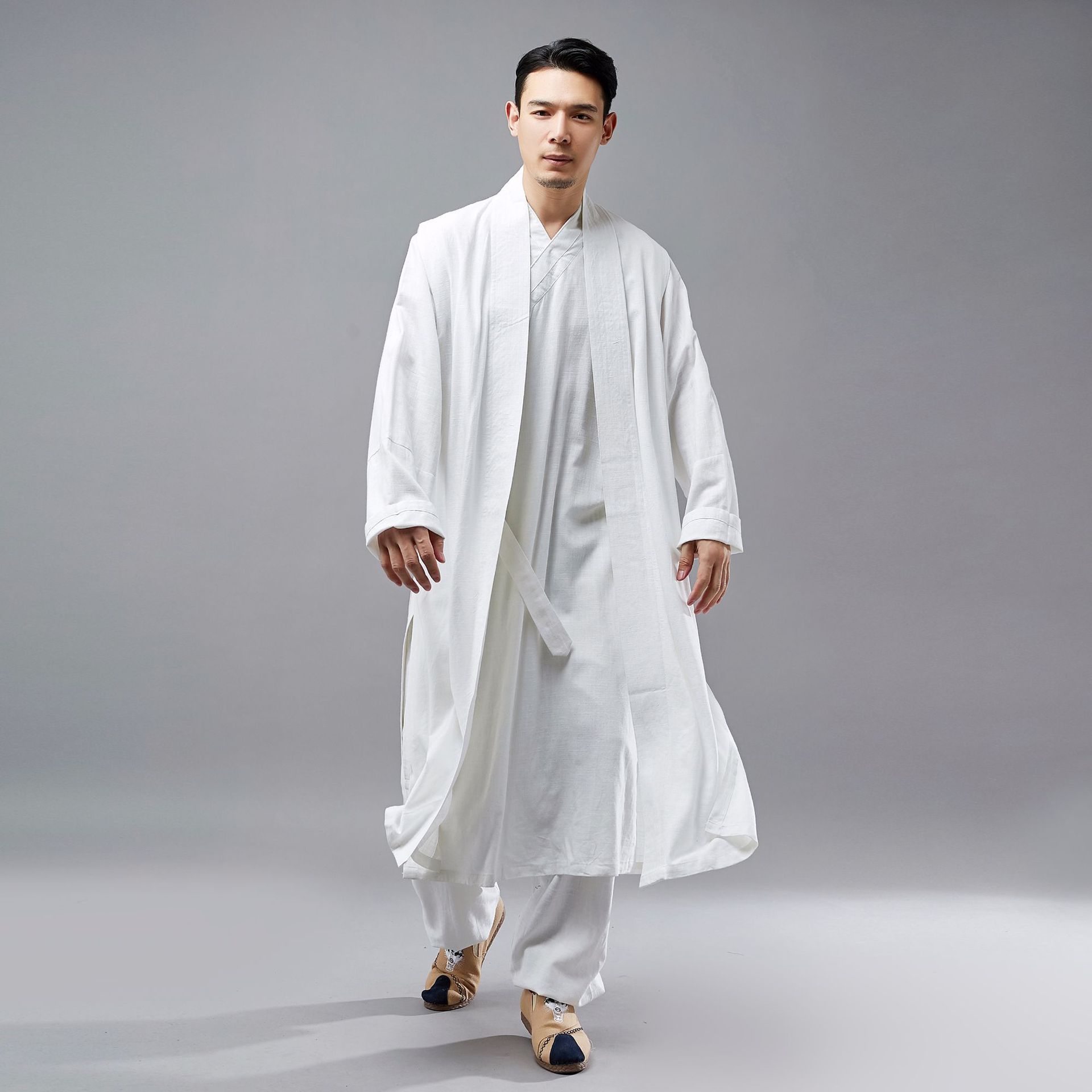 柔软垂坠 可以单穿 也可以搭配模特穿的长衫和裤子 尺寸: 衣长 肩宽