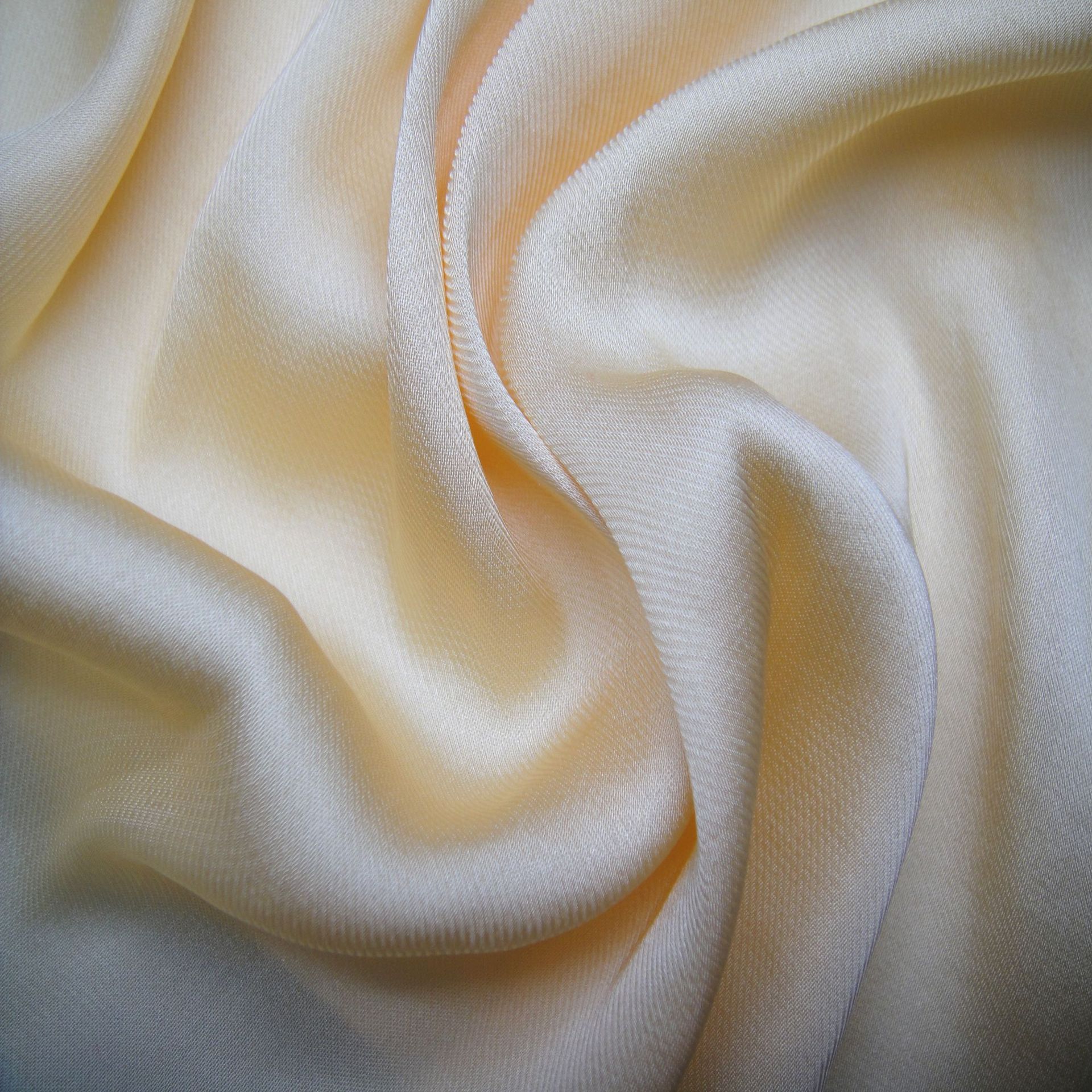 100%涤纶海岛丝缎面雪纺 平方米克重94克 高级时尚女装面料