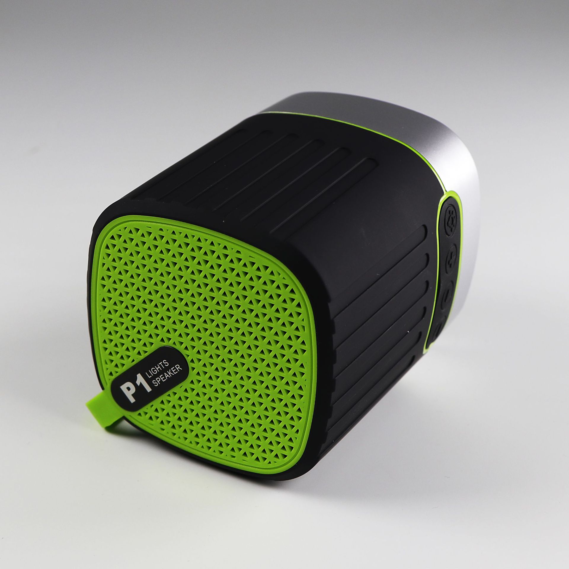 蓝牙音箱户外骑行防水超重低音炮家用手电筒音箱自行车音响小钢炮