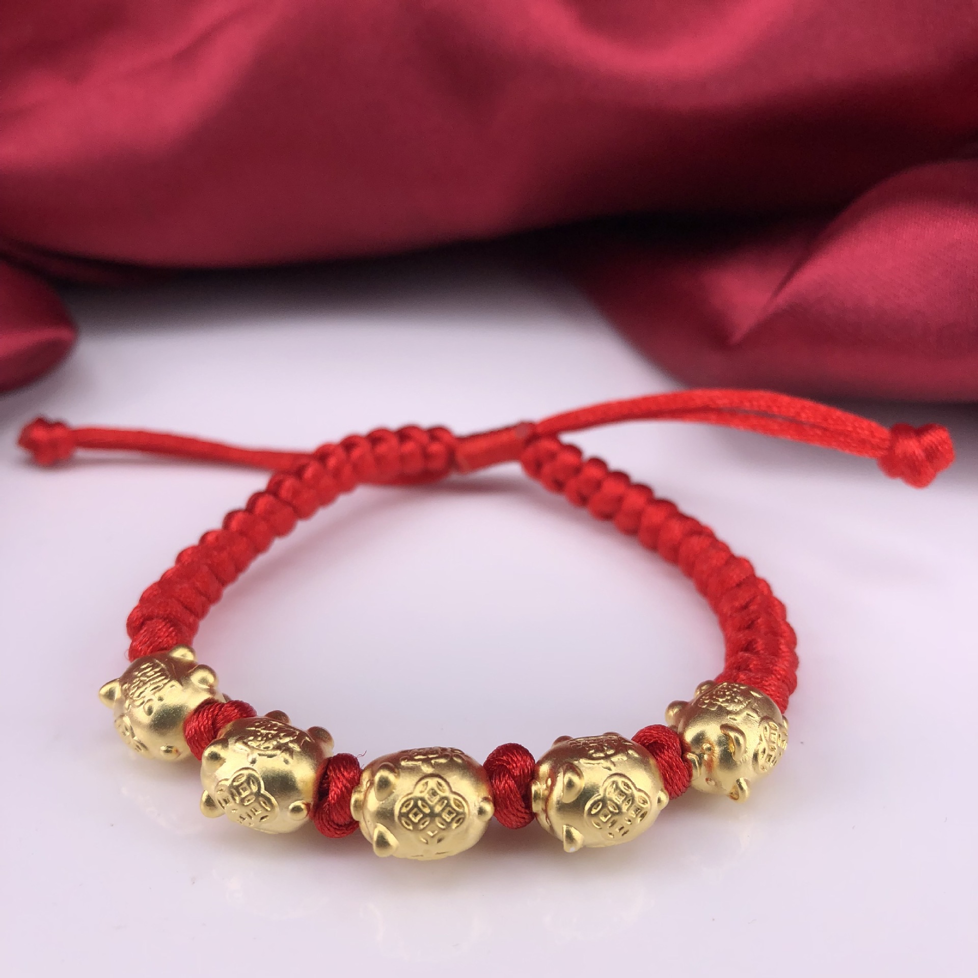 3d新款s999金色黄金小猪手链2019本命年猪红绳五猪红绳金猪手链