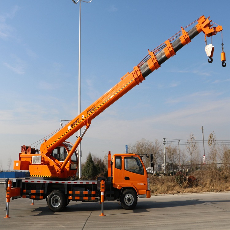 10吨汽车起重机吊车 小型10吨凯马徐工臂吊车 唐骏凯马底盘可分期