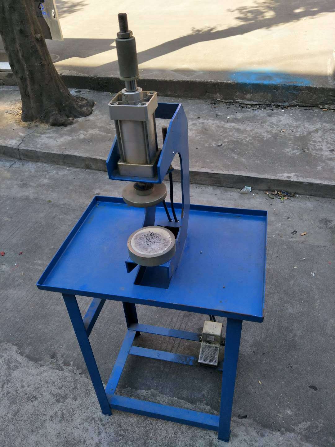 低价供应气压冲孔机布料冲孔机皮革打孔机 长期出售优质制鞋设备