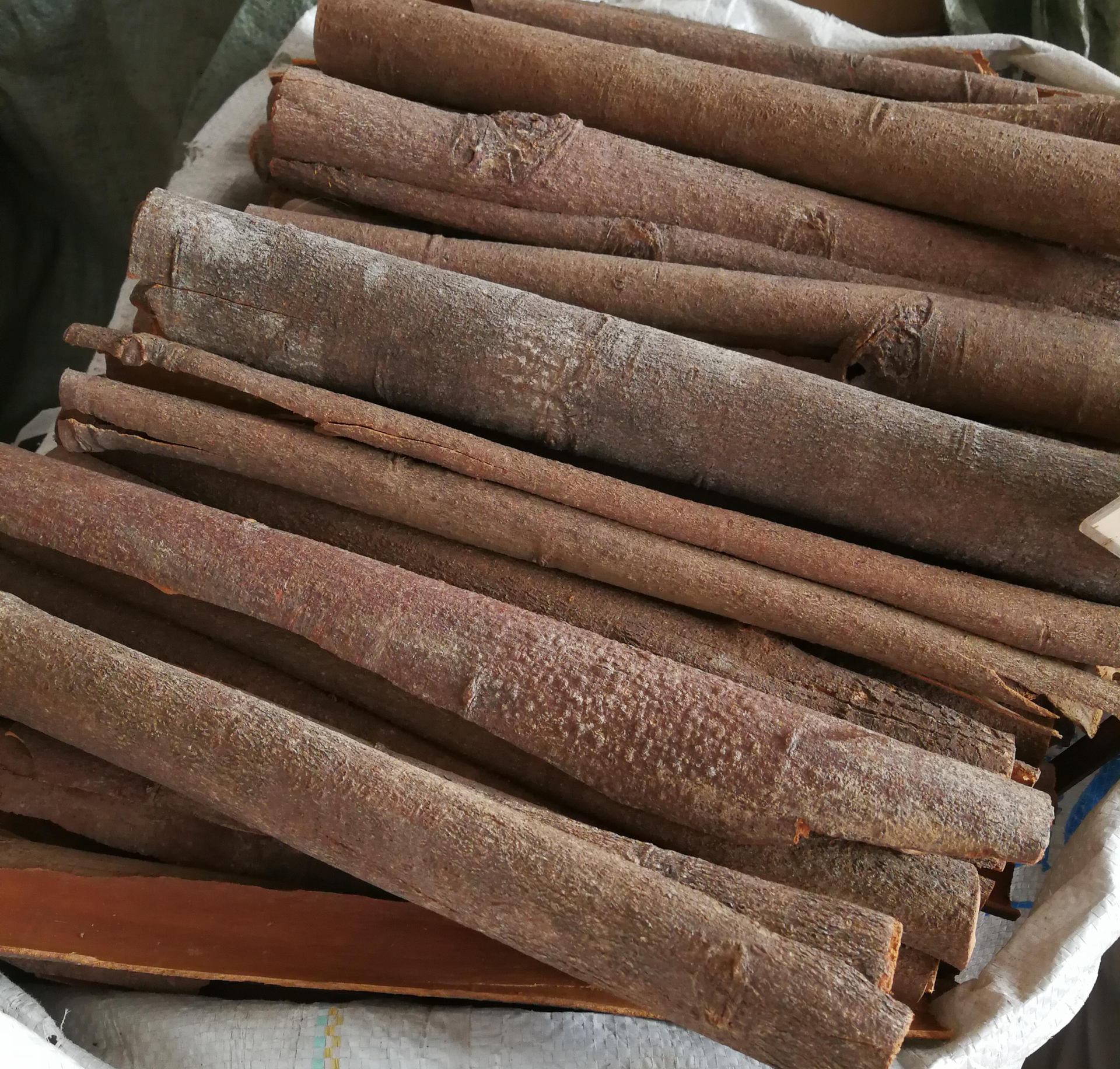 产地直销桂皮 广西肉桂 肉桂批发桂皮批发肉桂原材料 桂皮 桂碎