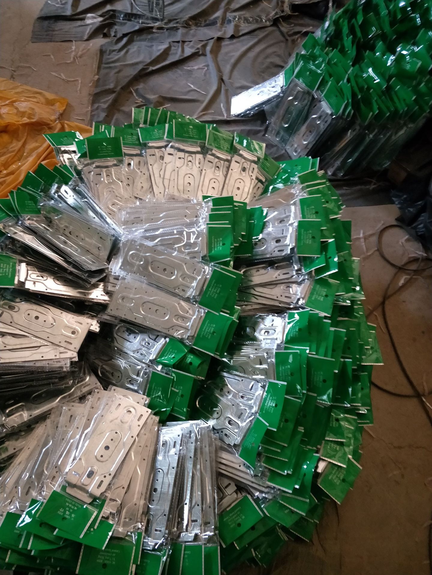 厂家直销空调室内机挂板万能通用挂板内机挂架空调安装制冷附配件