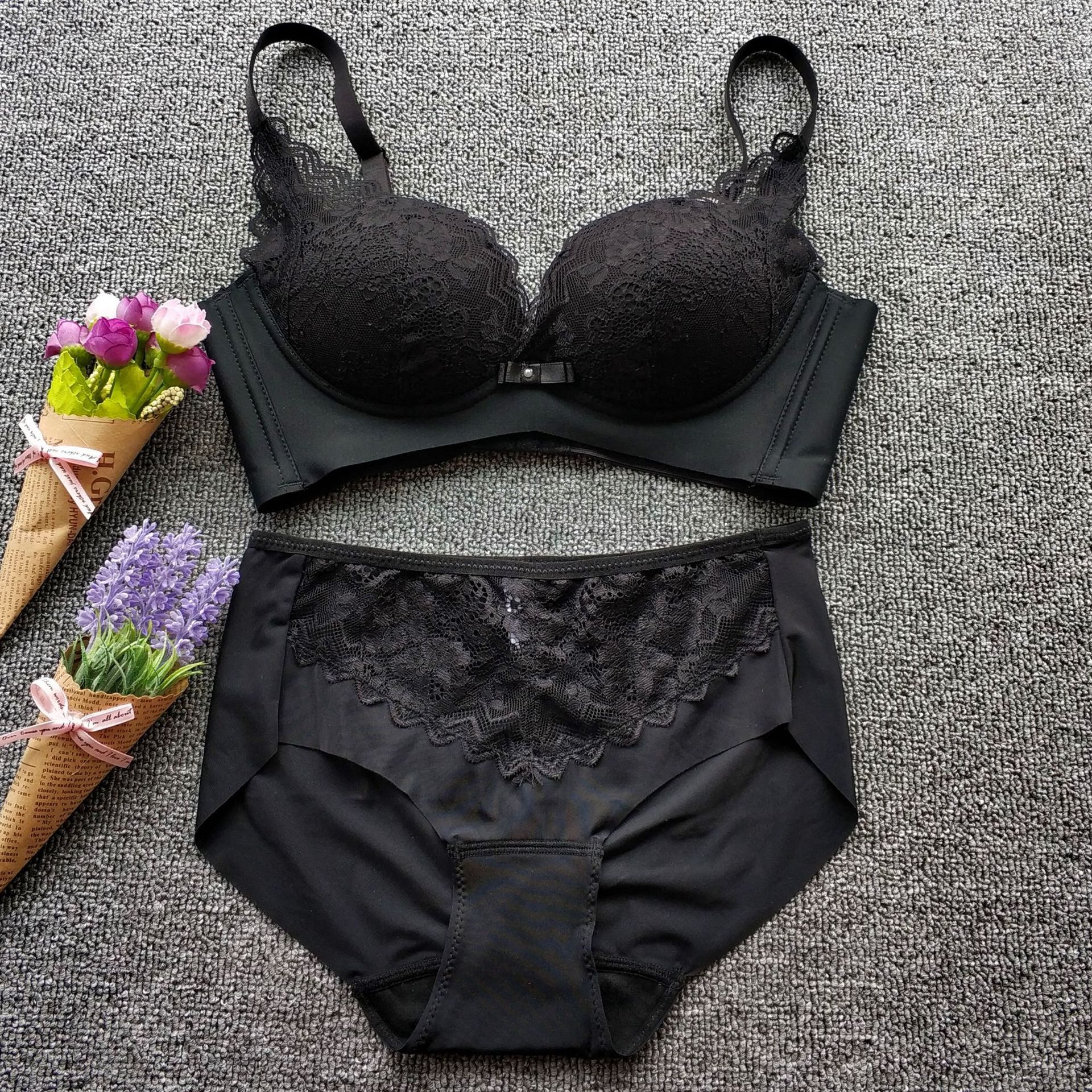 安纳西蕾丝无钢圈无痕加宽侧翼中厚杯收副乳集中深v聚拢文胸内衣