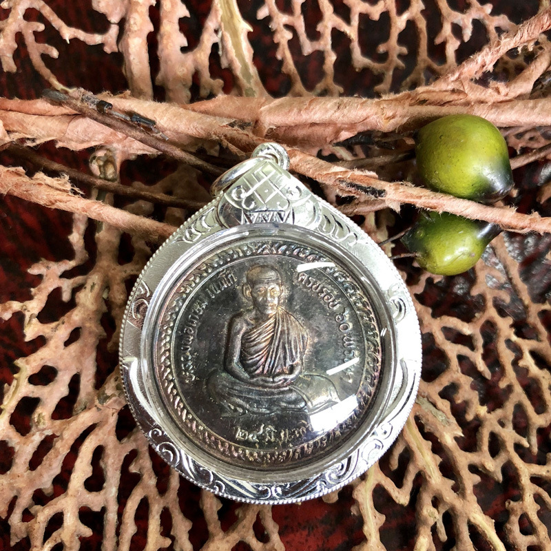 泰国佛牌正品2536龙婆卡贤大师自身带壳ddpra卡包邮舍玛商贸