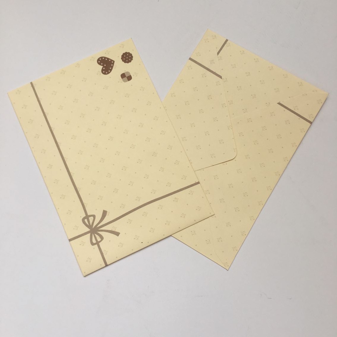 双胶纸信封彩色印刷牛皮纸黑卡纸特种纸烫金异性信封制作免费构图