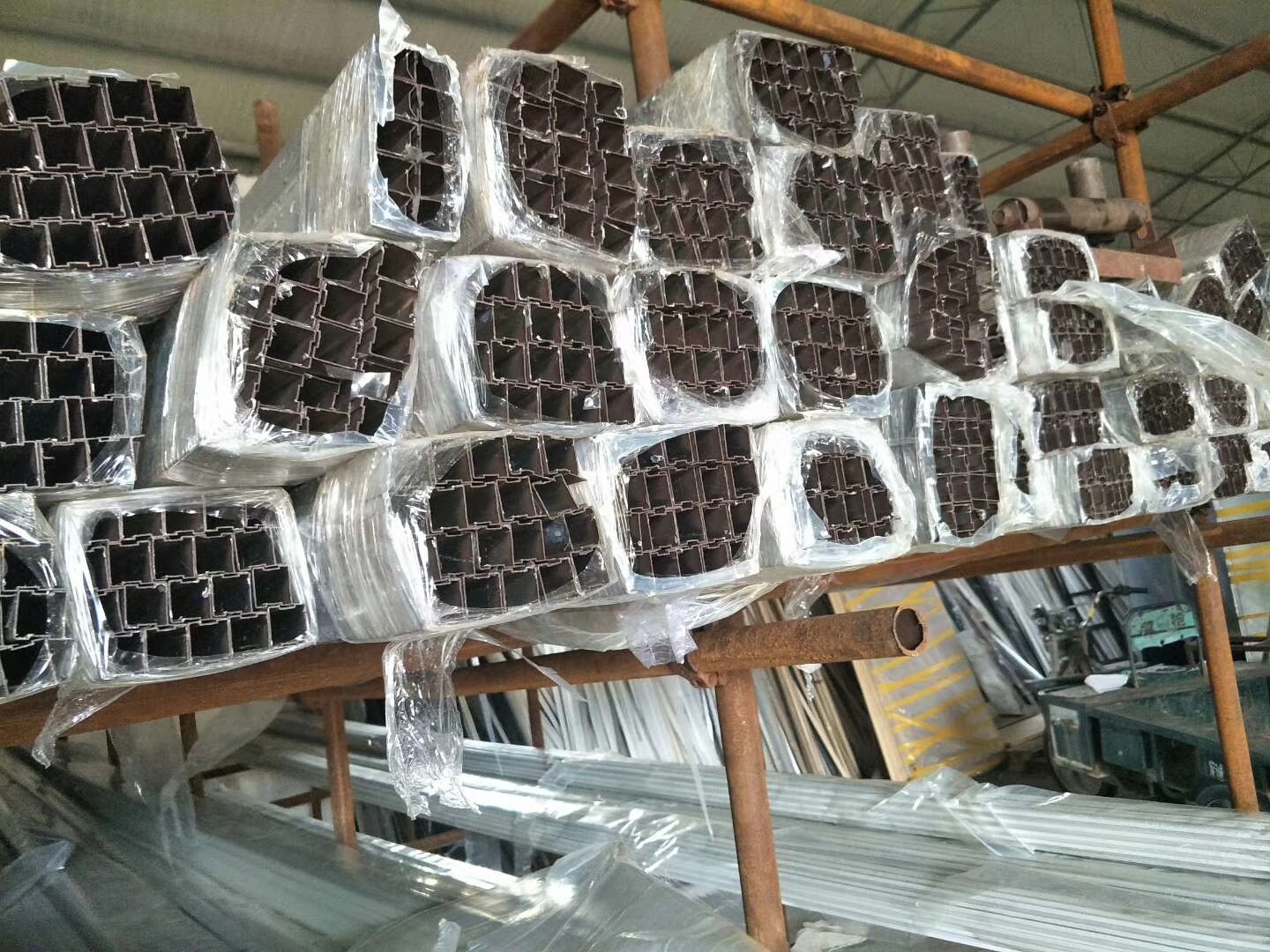 型材批发 工业铝型材 货柜型材 铝合金家具 钛合金展柜铝型材