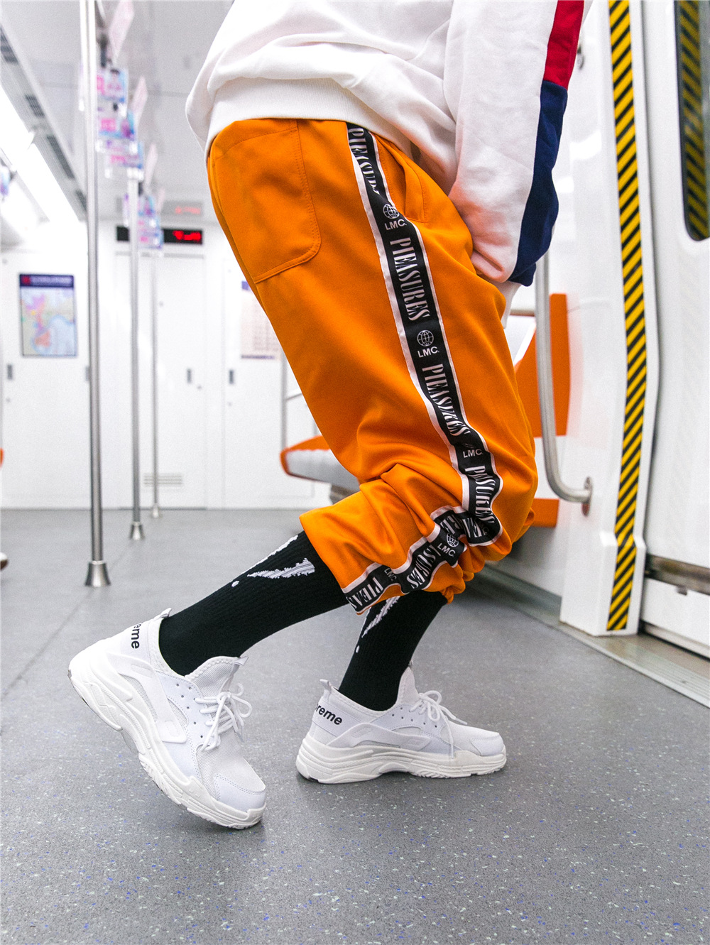 2018秋冬季新品个性爪痕欧美风潮流滑板潮袜中性男女中筒袜子批发